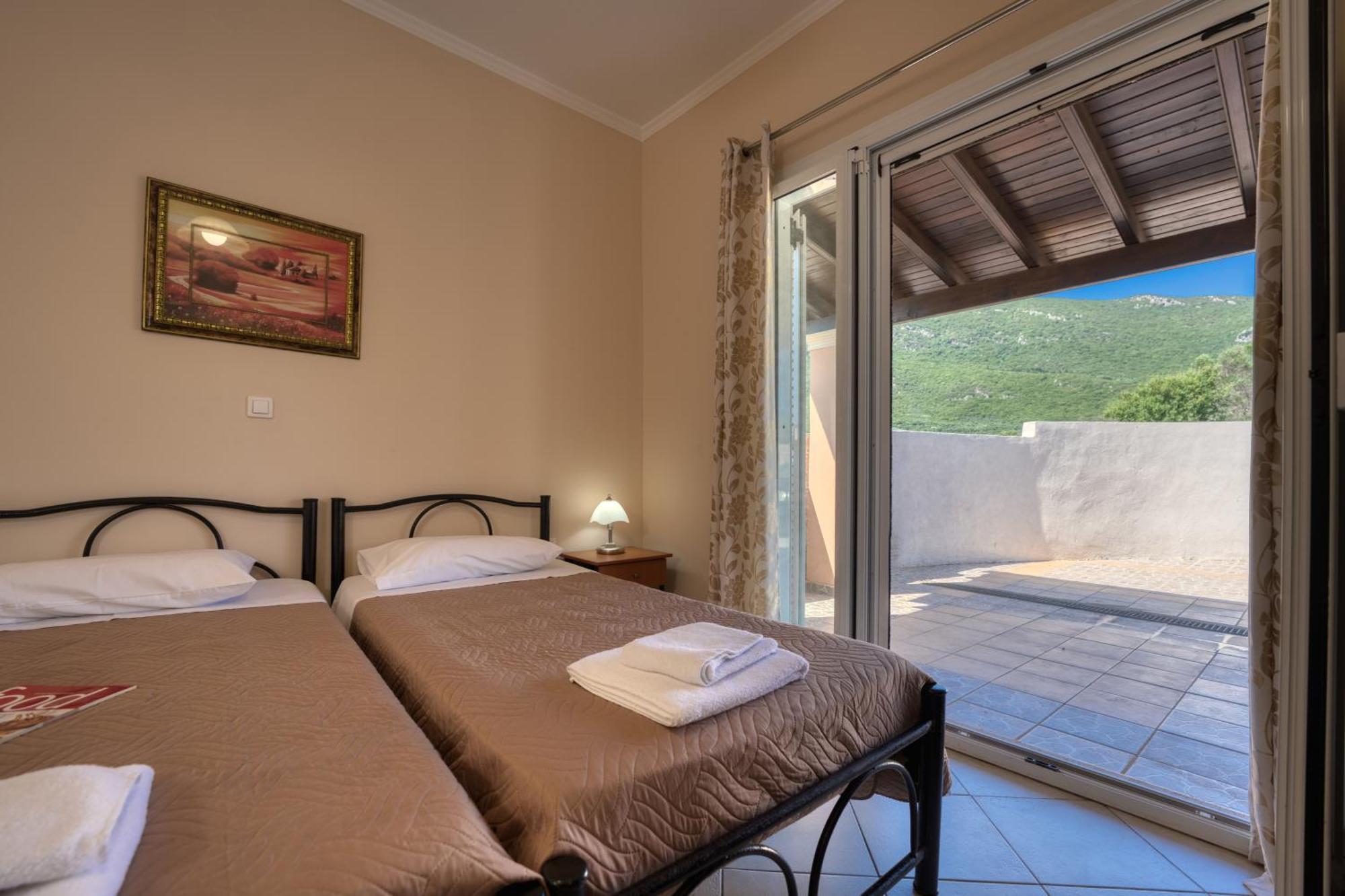 Villa Angela Agios Matthaios  Ngoại thất bức ảnh