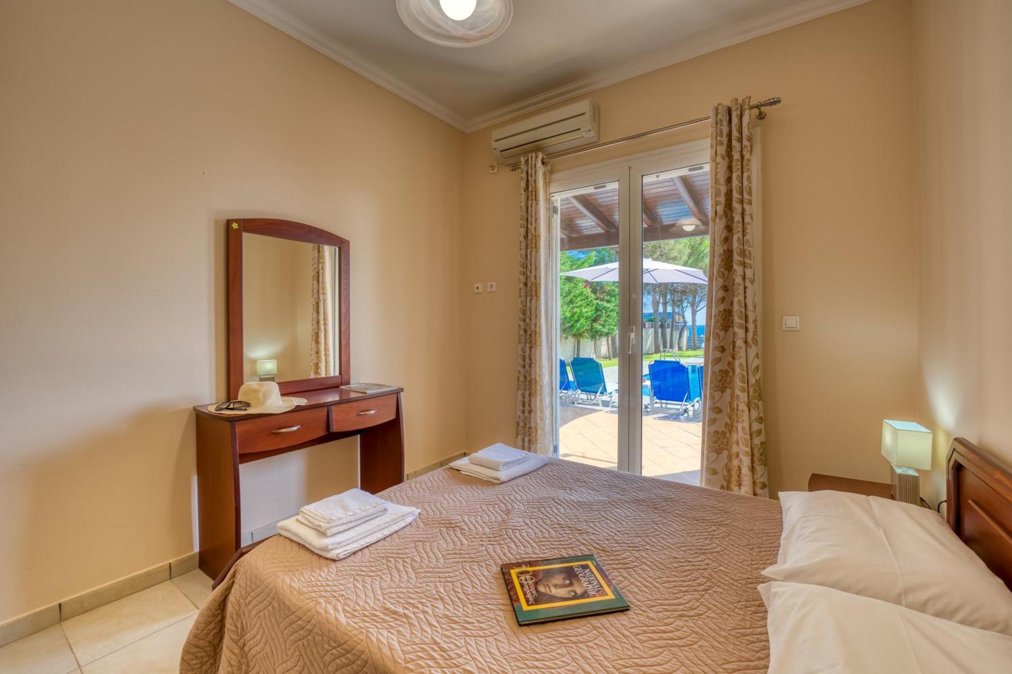 Villa Angela Agios Matthaios  Ngoại thất bức ảnh